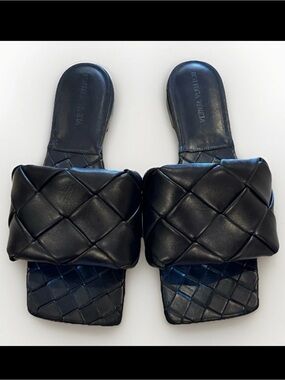 Bottega Veneta Black Intrecciato Lido Slide Sandals 38.5